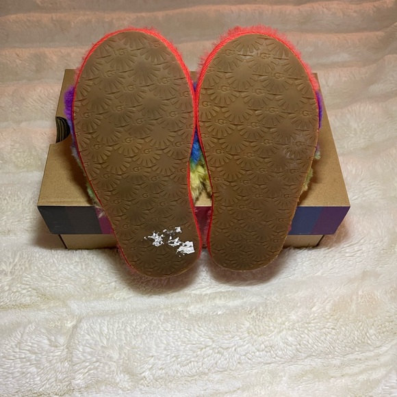 UGG FLUFF YEAH KIDS SLIDE - Picture 8 of 8